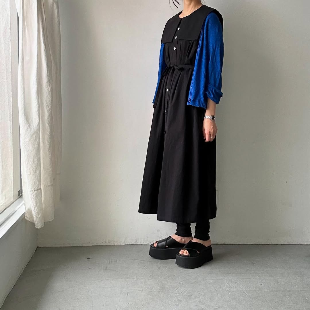 MAGALI 天日干しコットンスクエアカラーワンピース　ブラック
