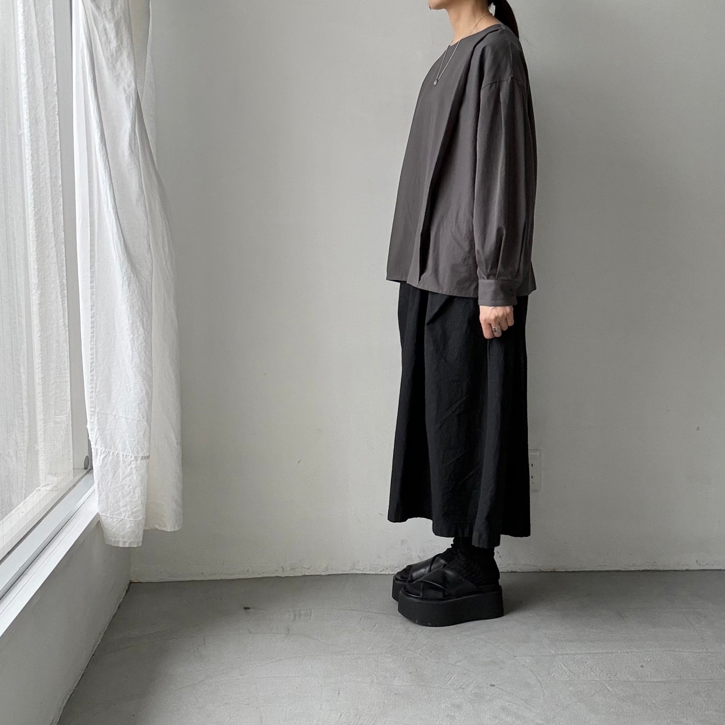 atelier naruse  オーガニックコットンタックブラウス