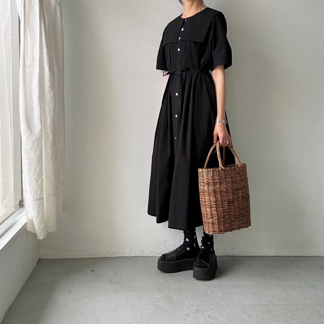 MAGALI 天日干しコットンスクエアカラーワンピース　ブラック