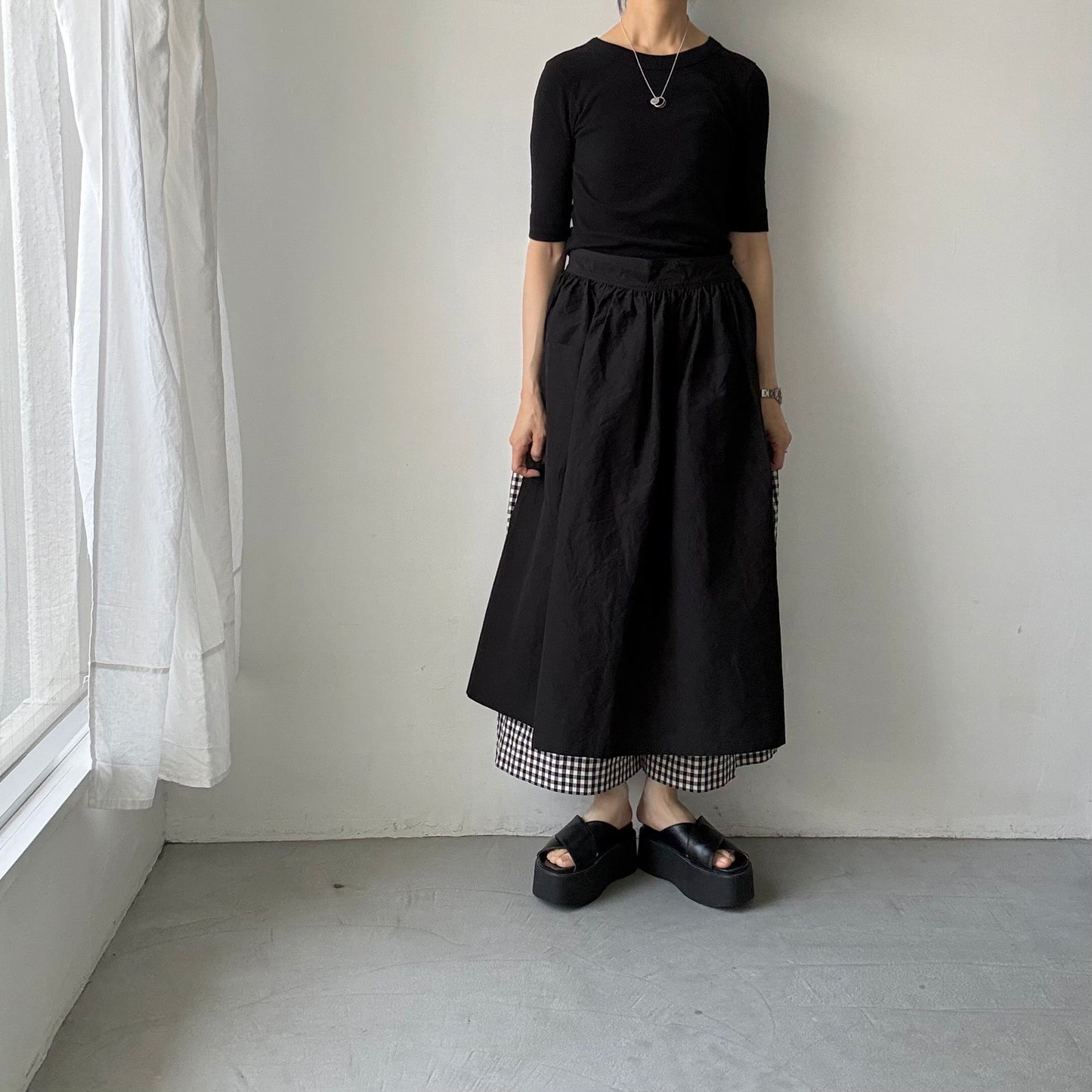 R&D.M.Co  コットンリネンシルクワッシャーサロンエプロン　ブラック