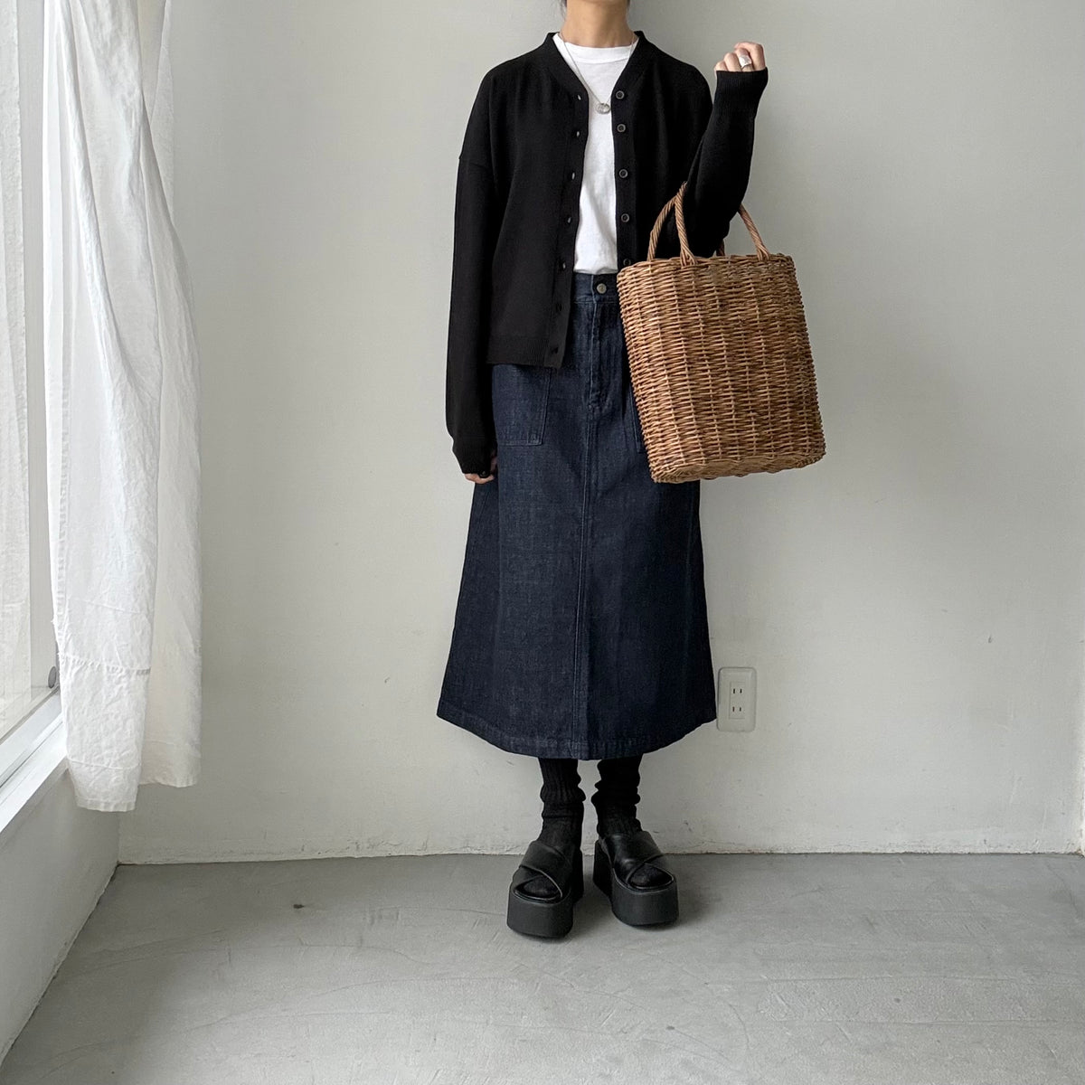 atelier naruse  コットンウールVネックニットカーディガン　ブラック