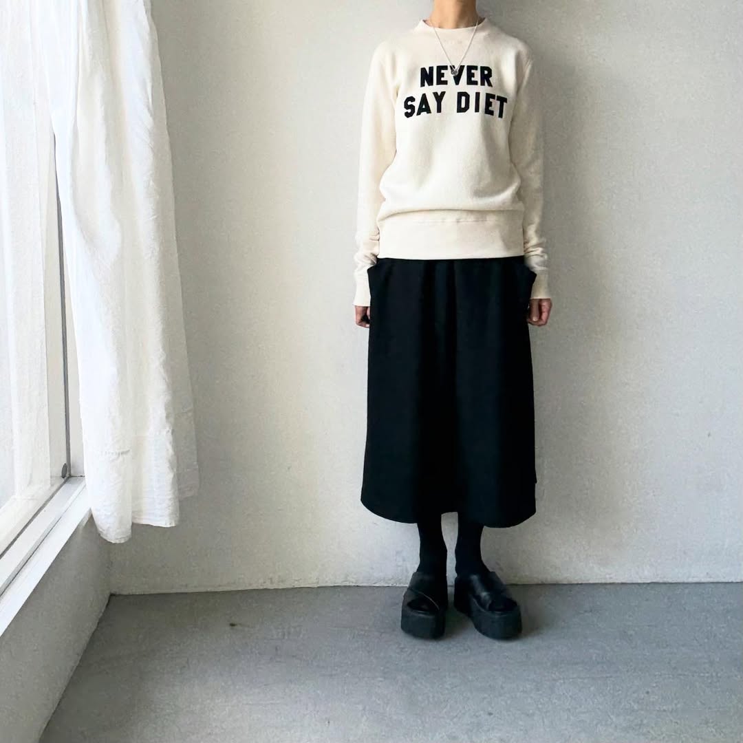 R&D.M.Co  NEVER SAY DIET スウェットシャツ　ナチュラル