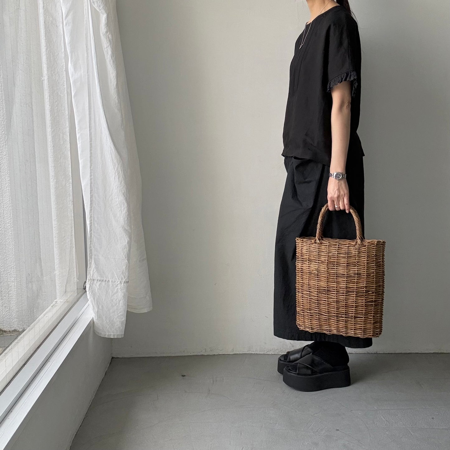 MAGALI コルトレイクリネンヨークブラウス　ブラック