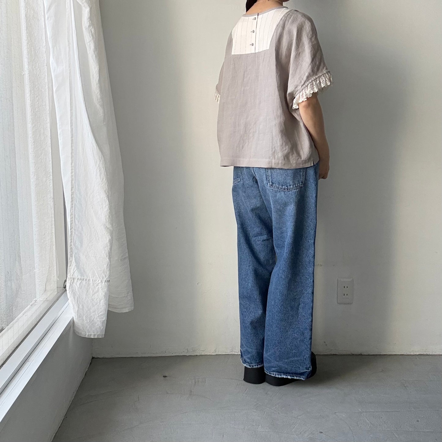 MAGALI コルトレイクリネンヨークブラウス　グレー