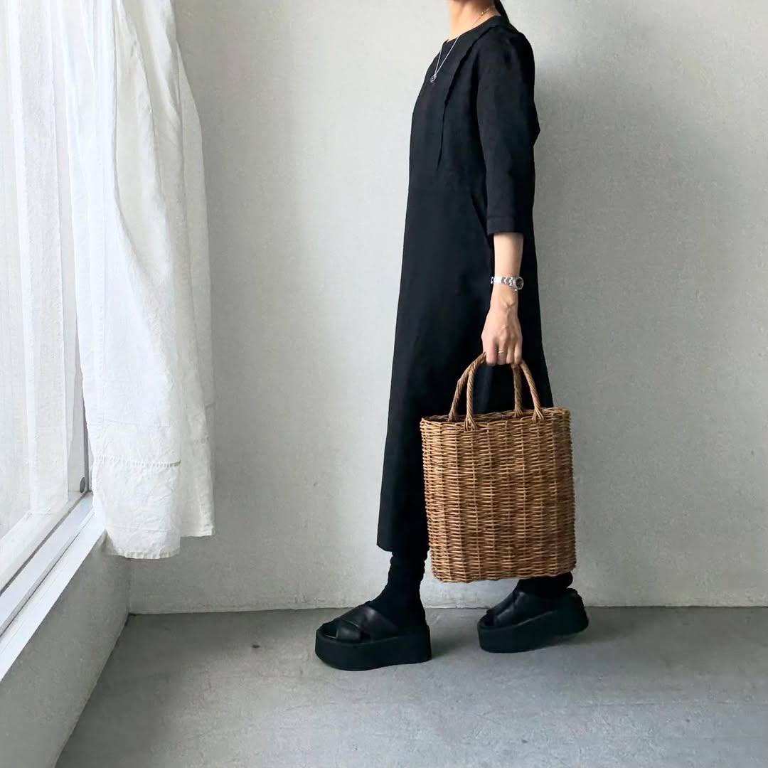 MAGALI ハイカウントコットンリネングレースドレス　ブラック