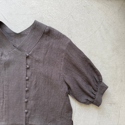 atelier naruse  リネンステッチVネックブラウス