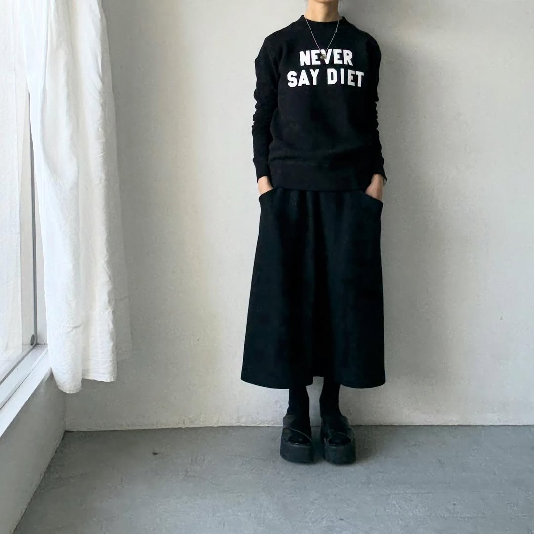 R&D.M.Co  NEVER SAY DIET スウェットシャツ　ブラック