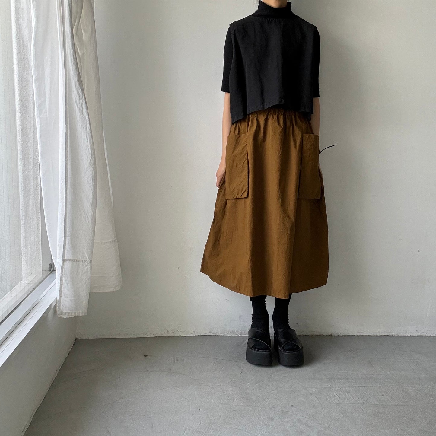R&D.M.Co 　シュリンクコットンガーメントダイポケットスカート　ブラウン