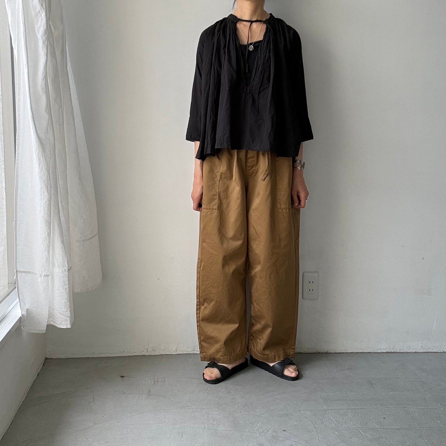 homspun 高密度ウエポンギャザーパンツ　キャメル