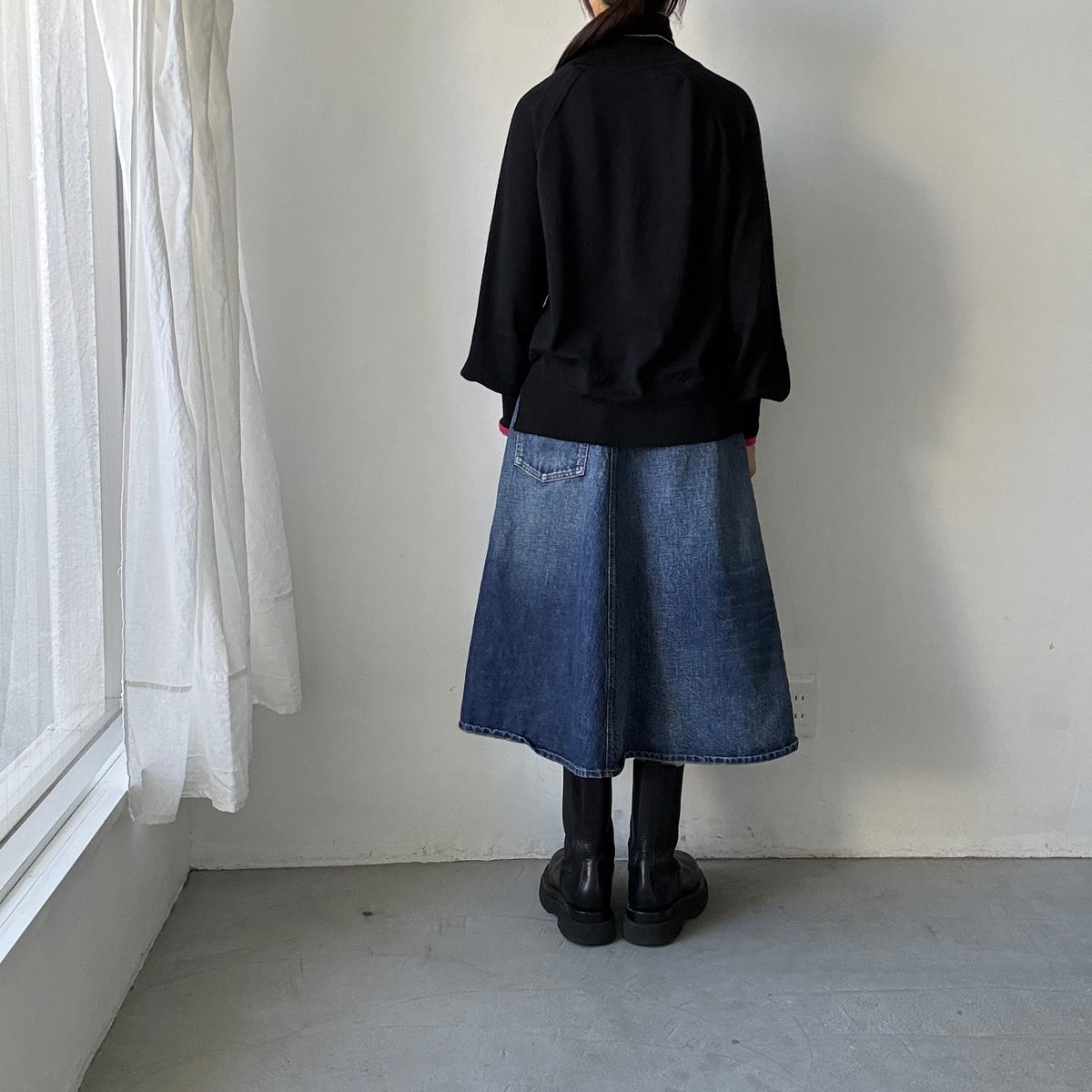 atelier naruse ウールタートルネックニット　ブラック×袖口ピンク
