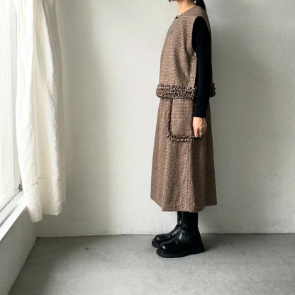 R&D.M.Co  フリルデコレーションボタンビブ　チェック