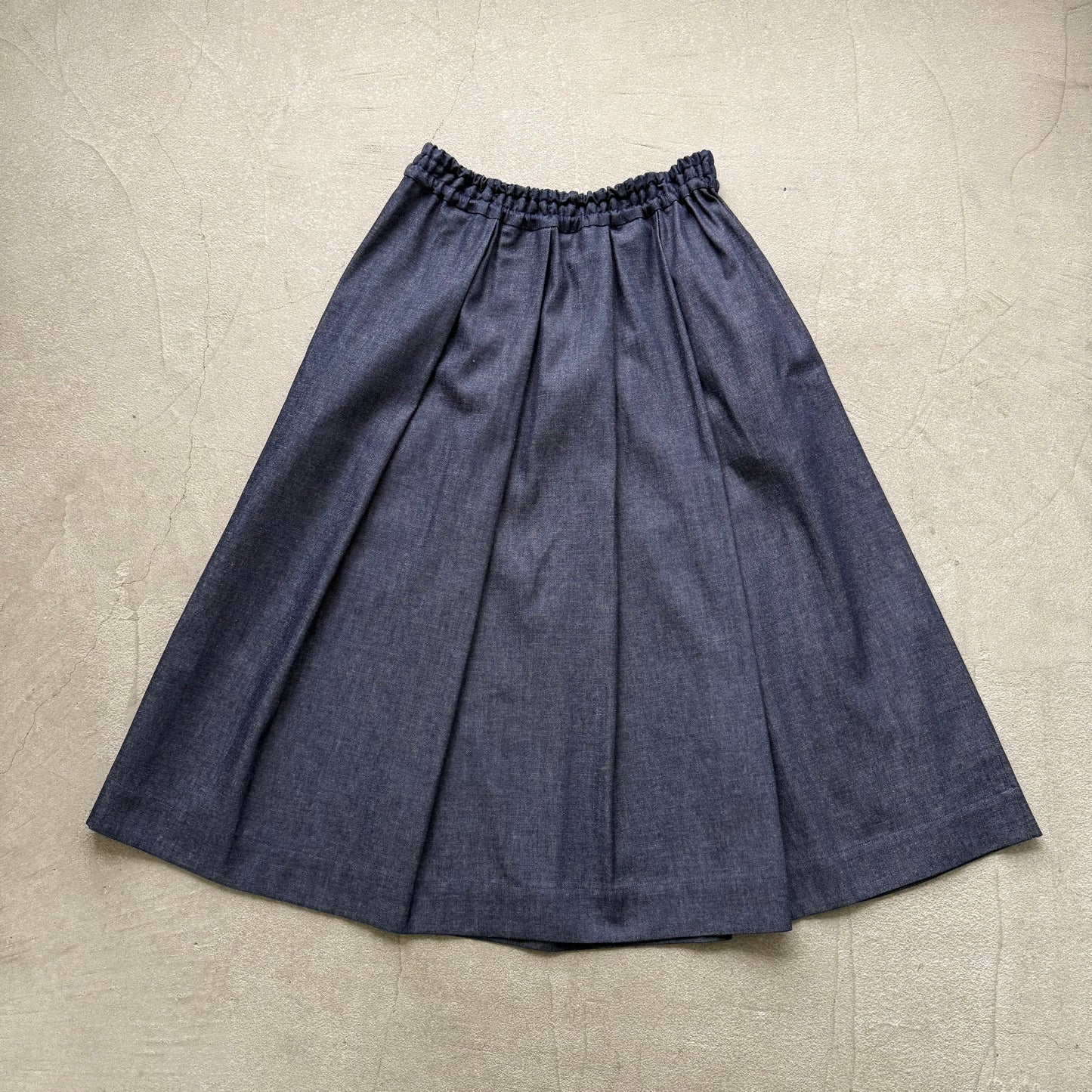 Linenya  デニムタックスカート　75センチ丈