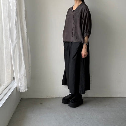 atelier naruse  リネンステッチVネックブラウス