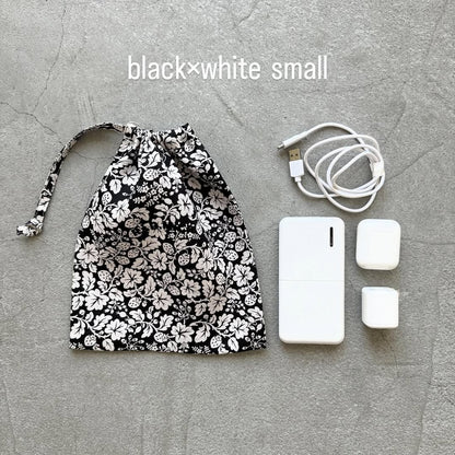 R&D.M.Co  ワイルドベリーリネンドローストリングバッグスモール　ブラック×ホワイト