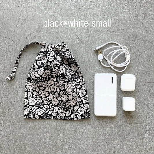 R&D.M.Co  ワイルドベリーリネンドローストリングバッグスモール　ブラック×ホワイト