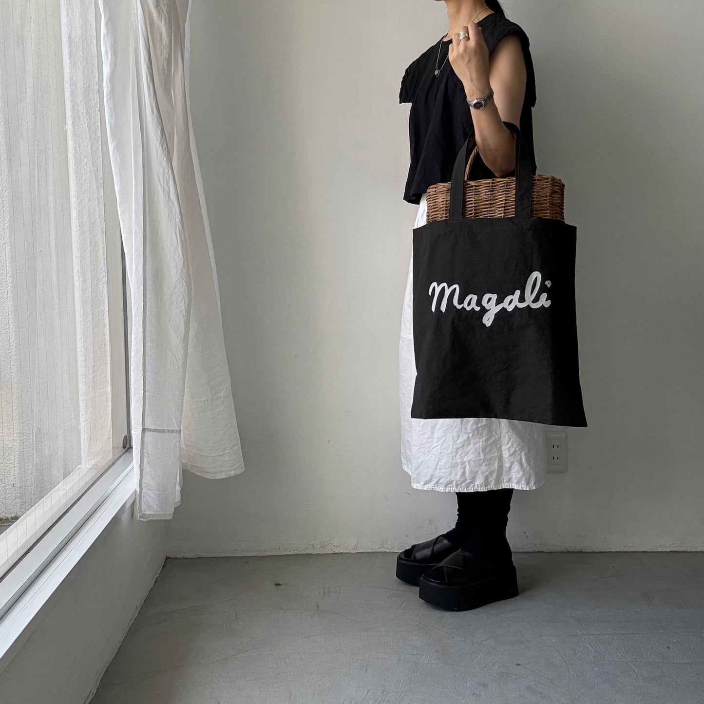 MAGALI   キャンバスコットンリネントートバッグ　ブラック