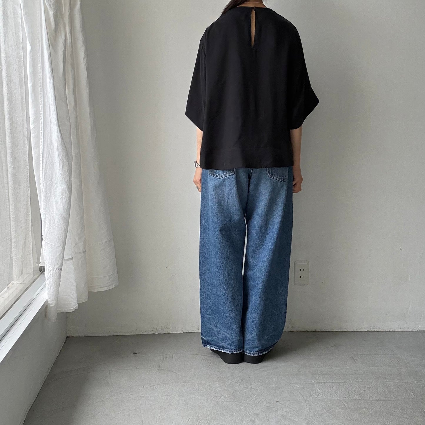 TENNE HANDCRAFTED MODERN ハーフスリーブトップス　ブラック